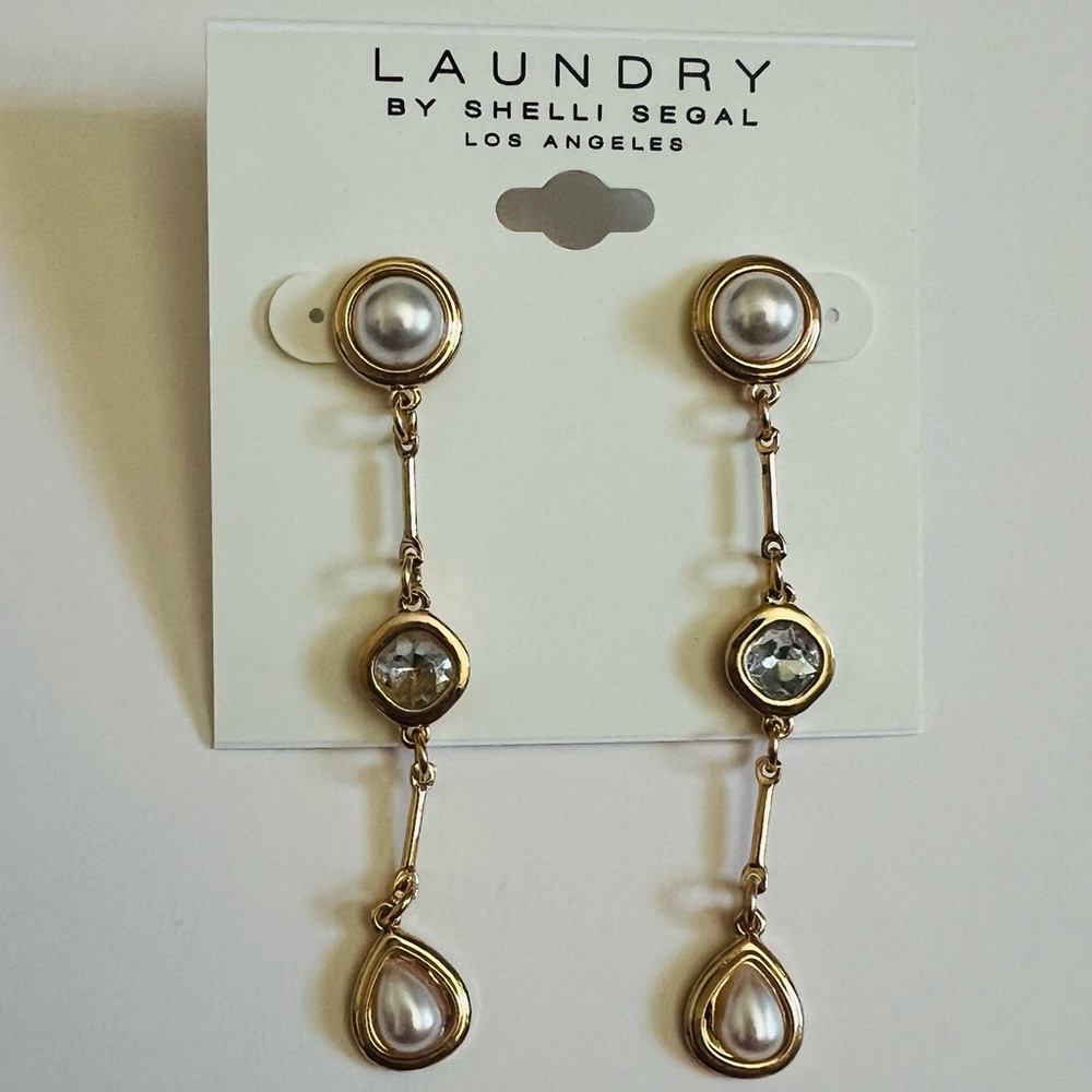 NWT Laundry By Shelli Segal Pearl and Crystal Gold Tone Earrings✨